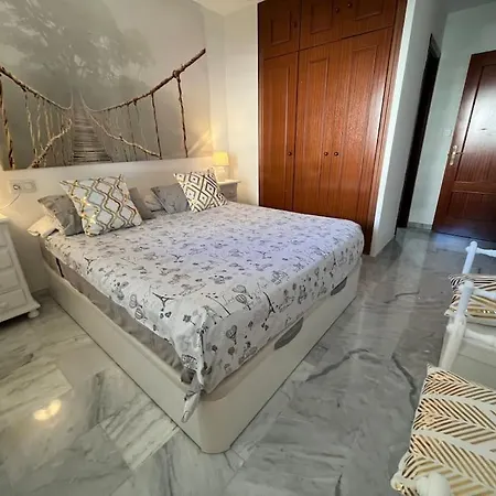 Piso En Casco Junto A Playa Piscina In Summer Season Apartment Marbella