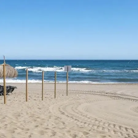 Piso En Casco Junto A Playa Piscina In Summer Season Marbella